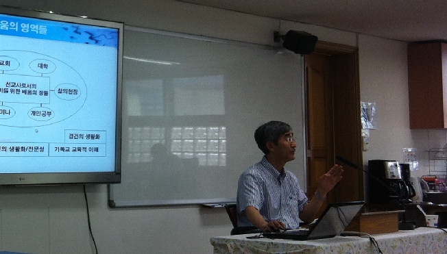 Felipe JinSuk Byun teaches at the Korean Global Leadership Institute